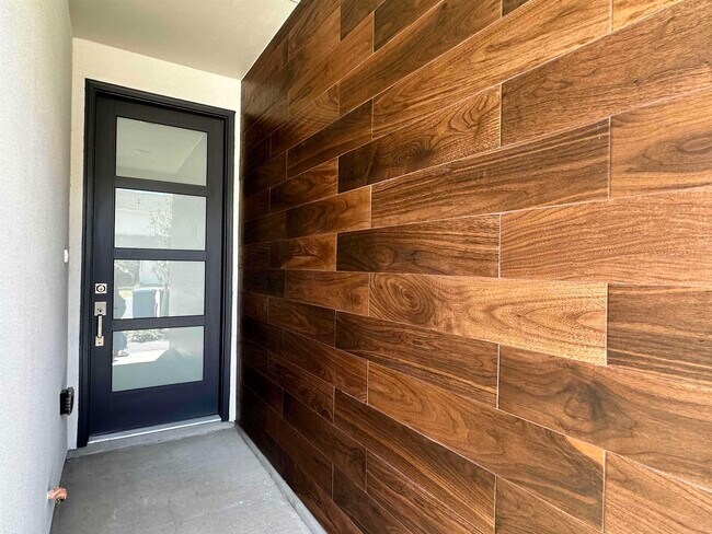 Building Photo - 9909 Bijan Dr