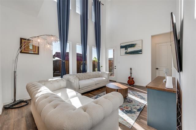 Building Photo - 8025 Glenview Dr