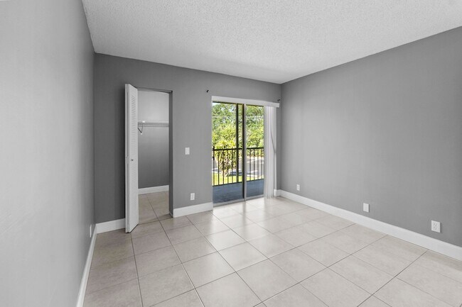 Building Photo - 818 Meadows Cir