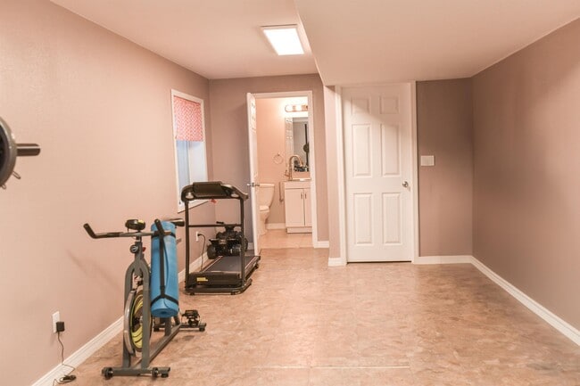 Building Photo - 9234 Red Fern Ln