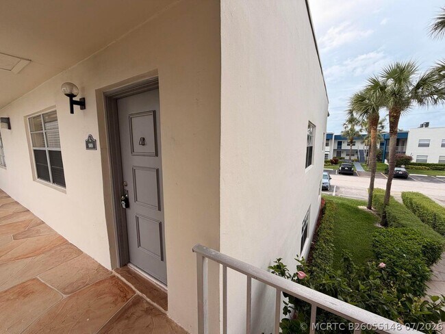 Building Photo - 569 Normandy Ln