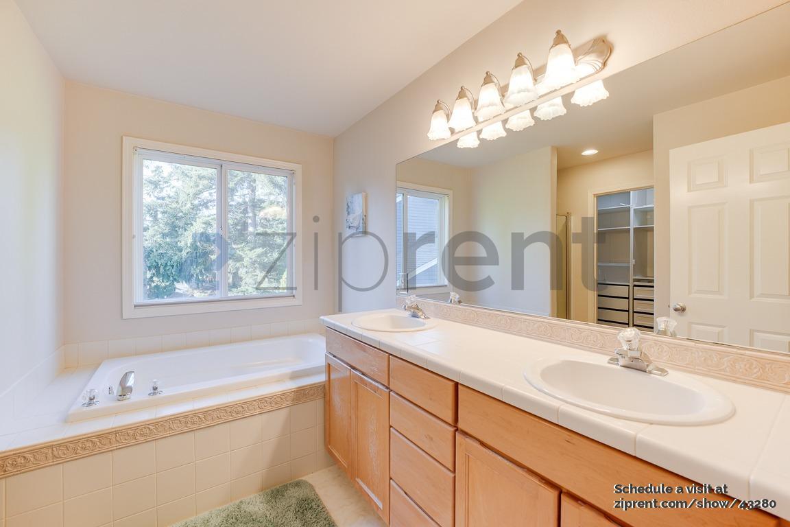 Building Photo - 15518 73rd Pl NE