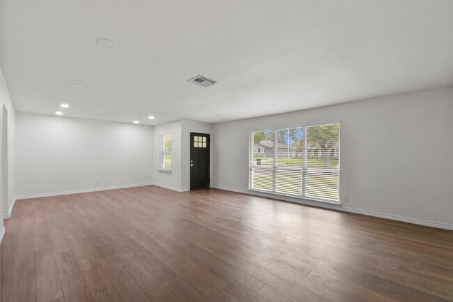 Building Photo - 5011 Redstart St