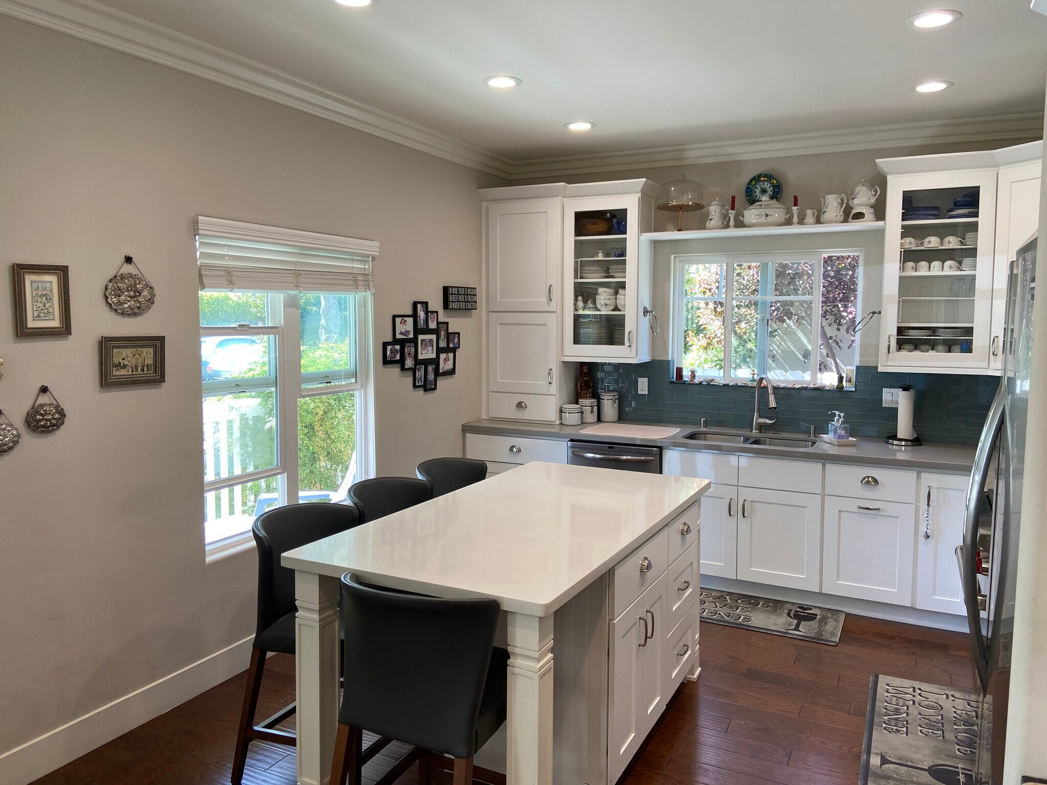 Building Photo - 4470 Stansbury Ave