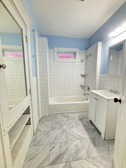 Building Photo - 46 Evelyn St