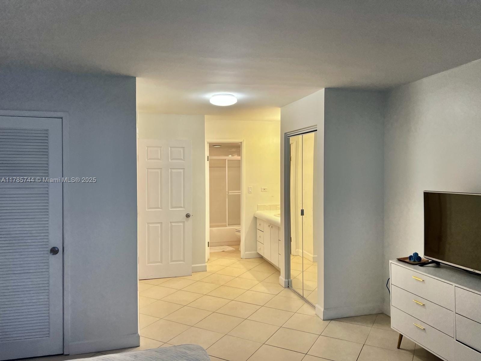 Building Photo - 7135 Collins Ave