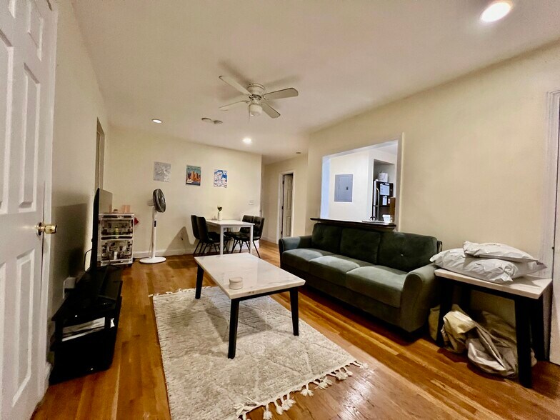 Primary Photo - 62 Egmont St