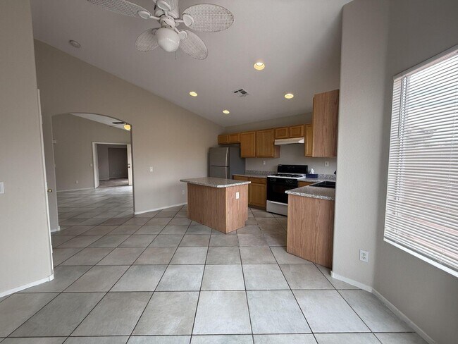 Building Photo - 4892 Perrone Ave