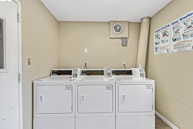 Building Photo - 66 Fairmount Ave