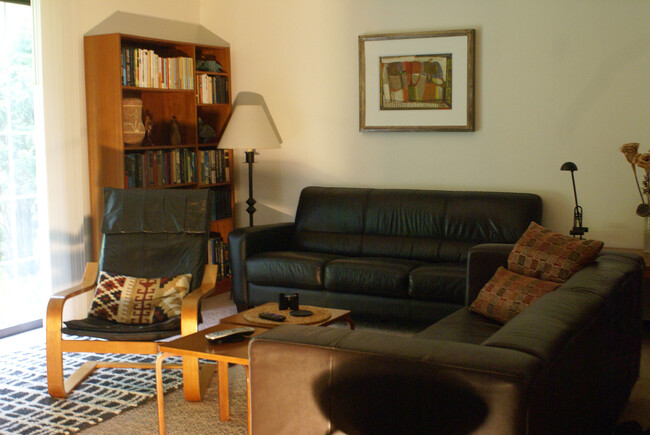 Building Photo - Briar Cliff Apartments