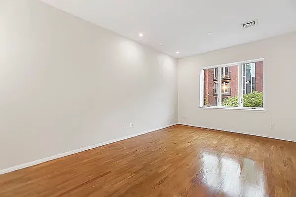 Building Photo - 359 15th St