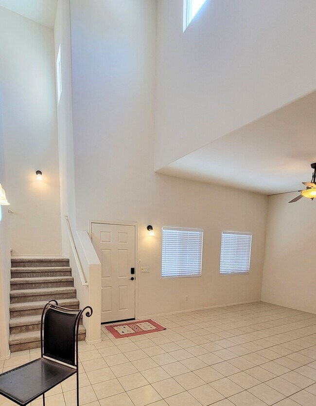 Building Photo - Pet friendly Civano home