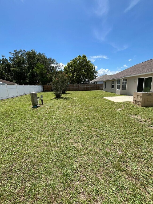Building Photo - Marion Oaks