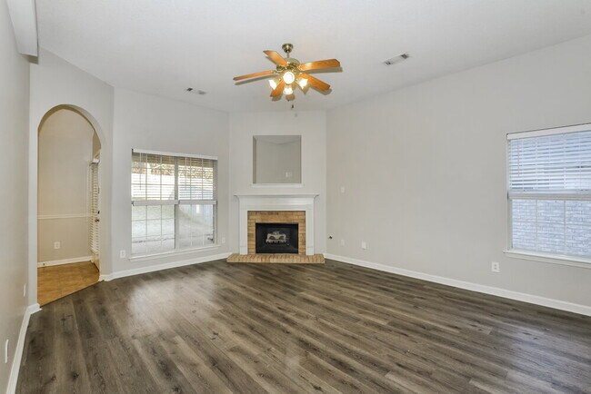 Building Photo - 155 Garden Springs Dr