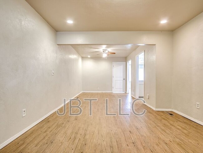 Building Photo - 2132 Andover Ct