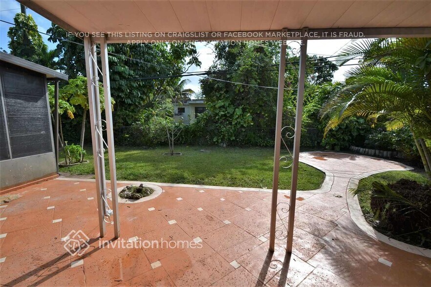 Building Photo - 8480 SW 33rd Terrace