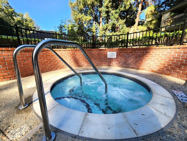 Building Photo - Charming 2BR/2BA Condo Steps from Downtown Mountain View