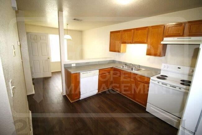 Building Photo - 2807 Leroy Cir