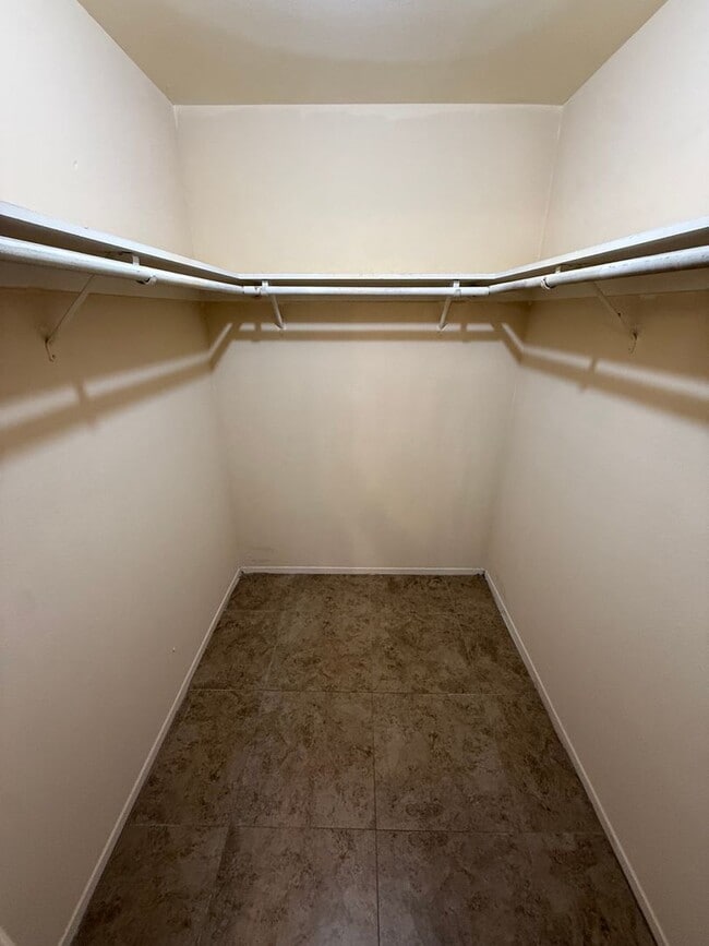 Building Photo - 3 Bed 2 bath in Southwest Bakersfield