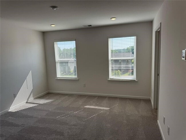 Building Photo - 257 Kenoot Dr