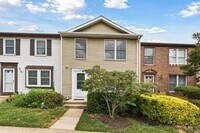 Building Photo - Conveniently located in the Courts of Tysons!