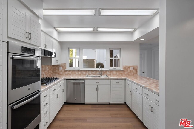 Building Photo - 459 21st Pl