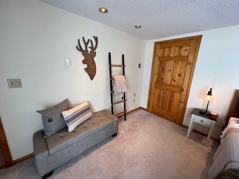 Building Photo - 14555 Breezy Point Rd