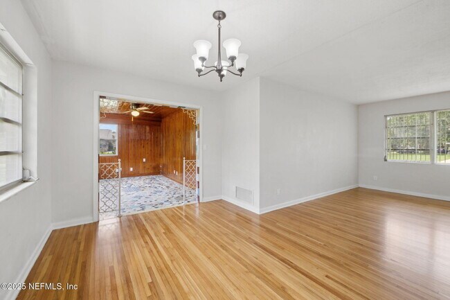 Building Photo - 3904 Via De La Reina