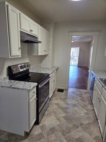 Building Photo - 3429 Mersington Ave