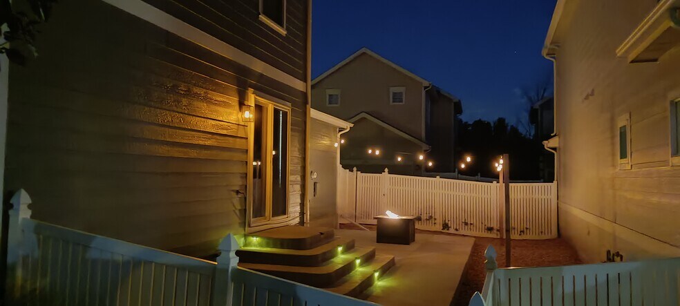 Building Photo - 17072 E Wyoming Dr