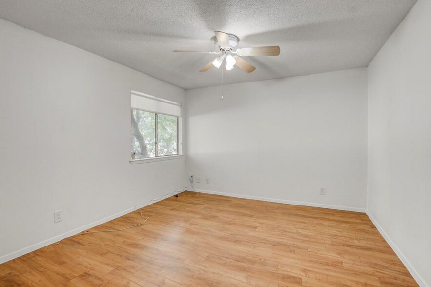 Building Photo - 705 Huntingdon Pl