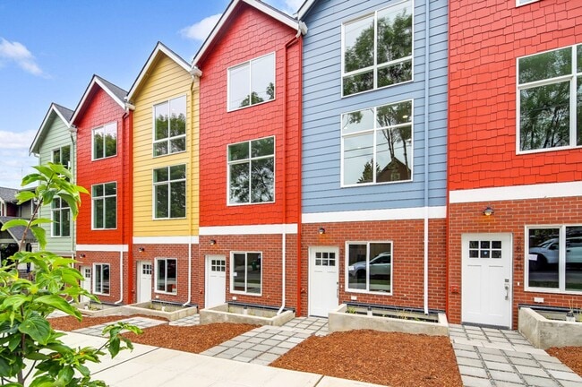 Building Photo - Madrona Townhouse