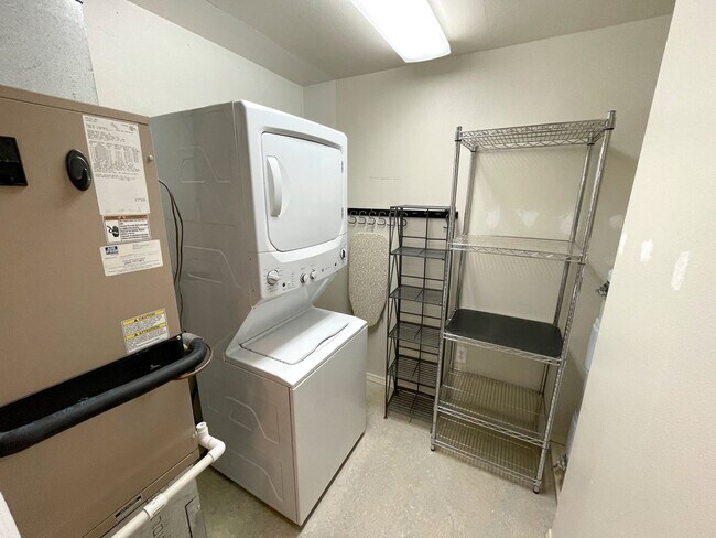Building Photo - Fantastic Irvington Place Condo with Washe...