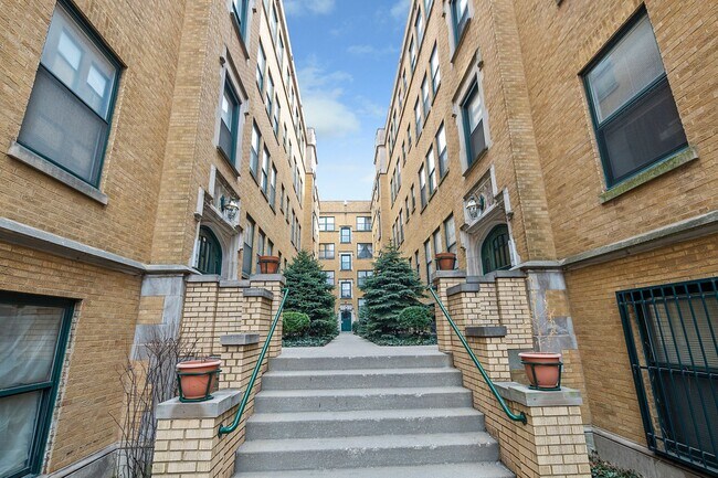 Building Photo - 7219 S Yates Blvd
