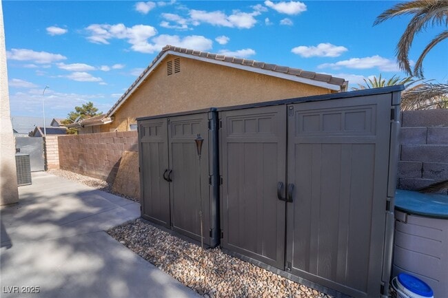 Building Photo - 4338 Apex Dr