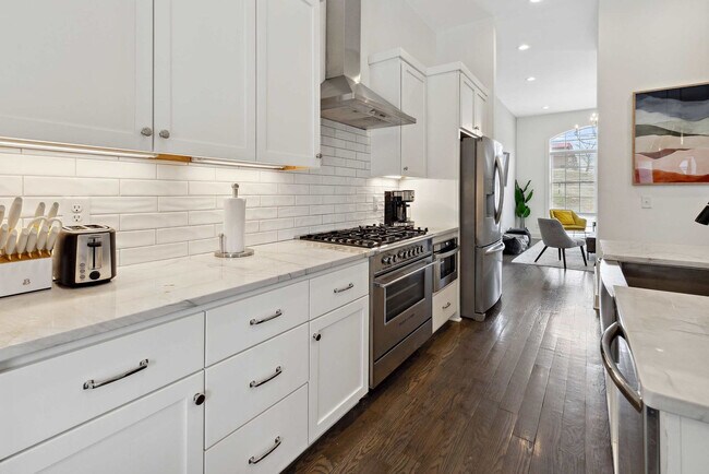 Building Photo - 3206 West End Cir