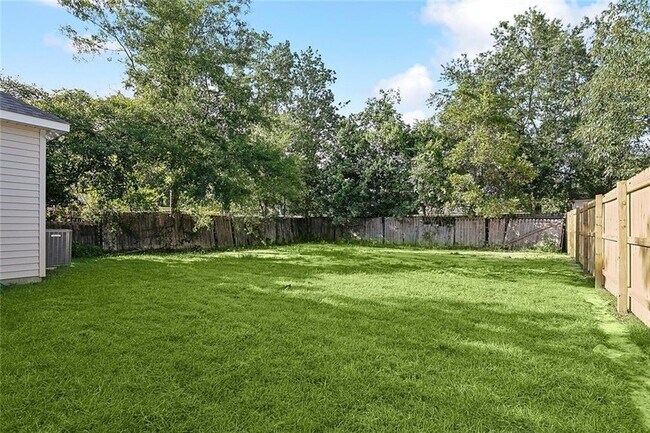 Building Photo - 2120 Robin St