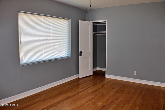 Building Photo - 1214 Stockwell Ln