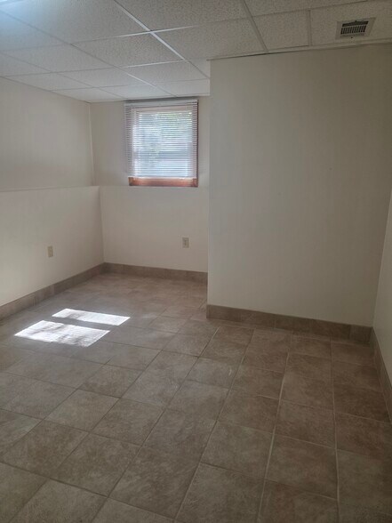 Building Photo - 190 Copley Dr
