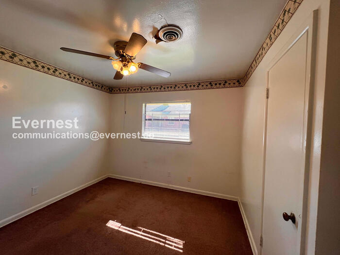 Building Photo - 1814 1/2 South Cross Street