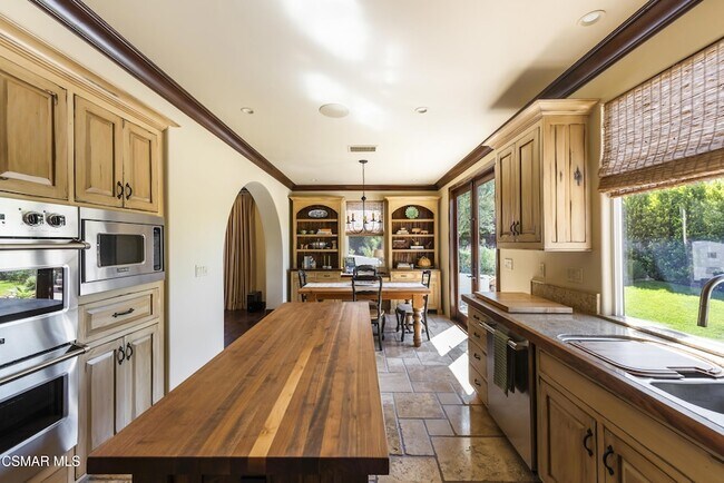 Building Photo - 4372 Via Juanita