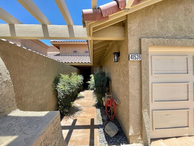 Building Photo - 41539 Woodhaven Dr W