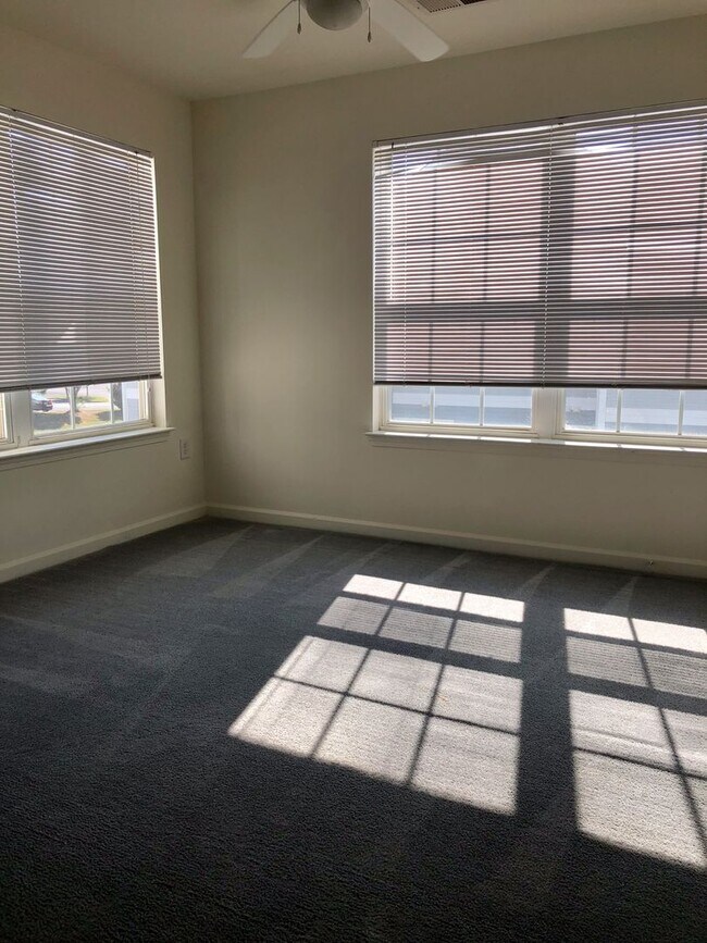 Building Photo - 146-K University Village
