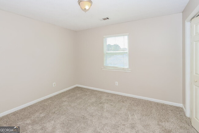 Building Photo - 843 Shoals Ct