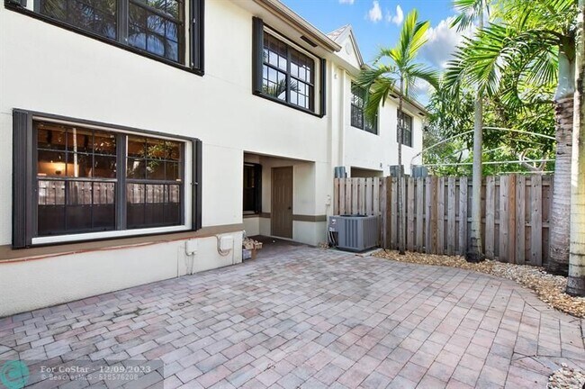 Building Photo - 251 City View Dr