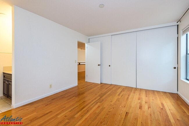 Building Photo - Remodeled Condo | Downtown Palo Alto | Near Stanford