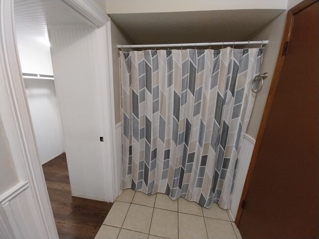 Building Photo - 608 Mayflower Ln