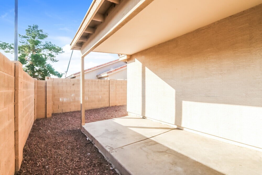 Building Photo - 1538 S Danielson Wy