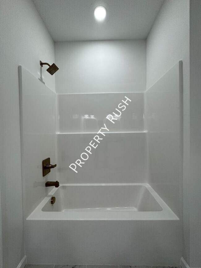 Building Photo - 1852 Wilberforce St