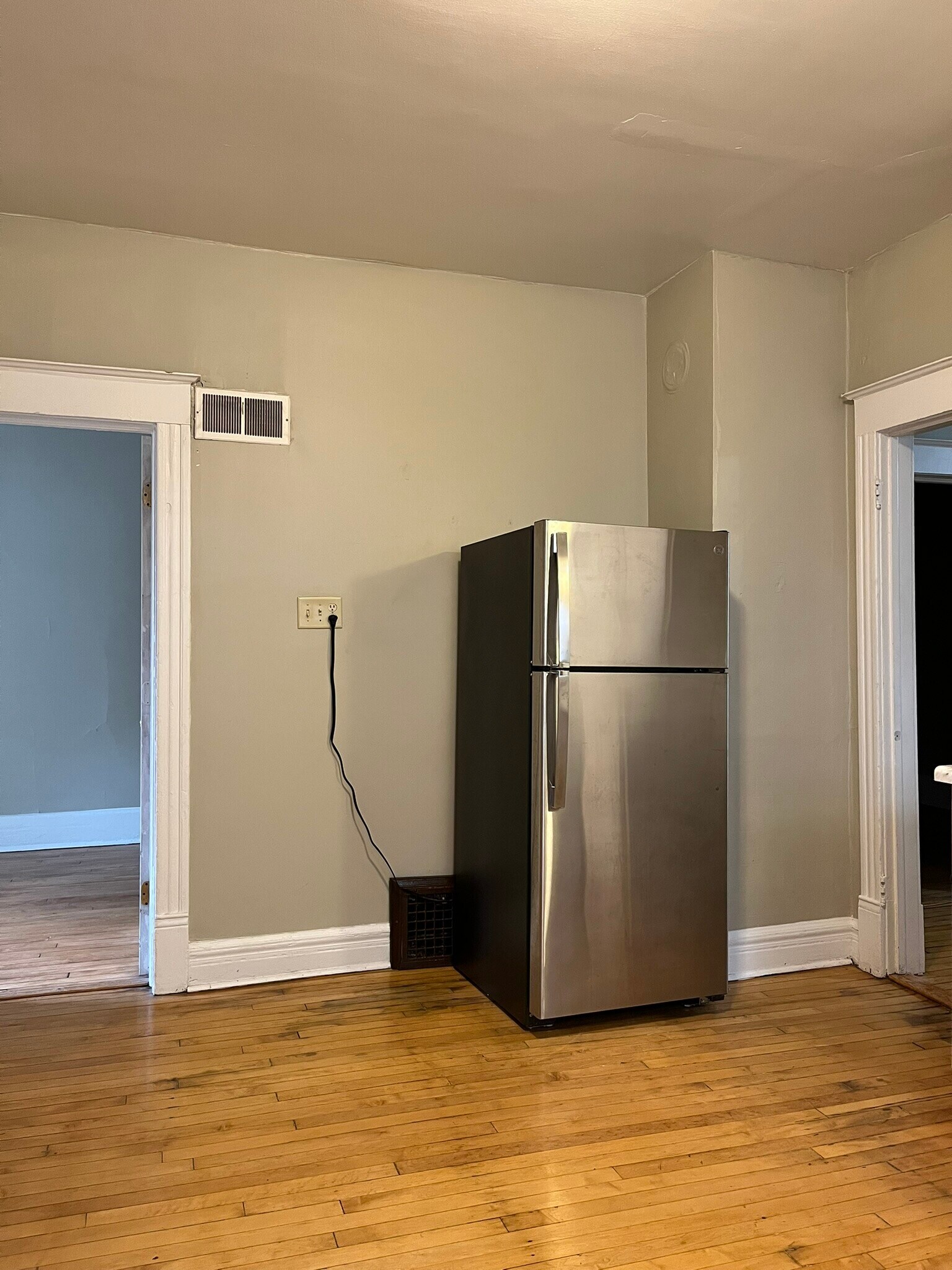 Building Photo - 333 E Lincoln Ave